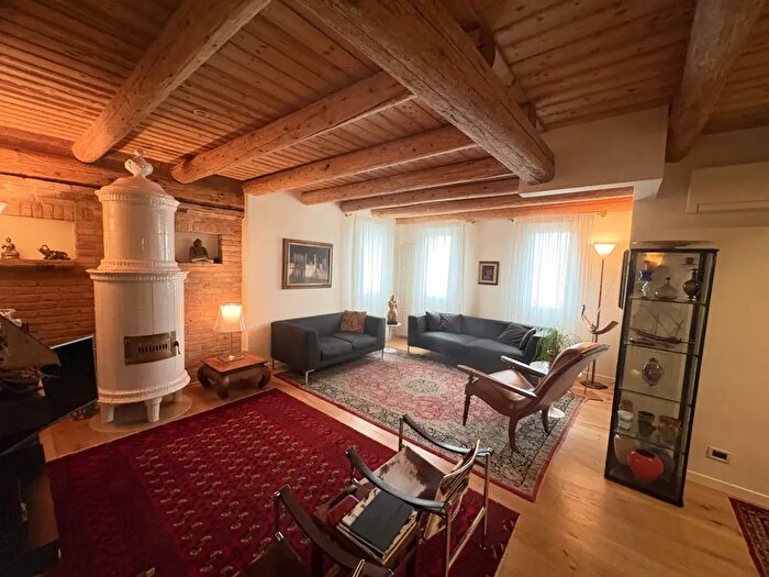 Casa con 5 locali in vendita in Via Capitello, Veggiano