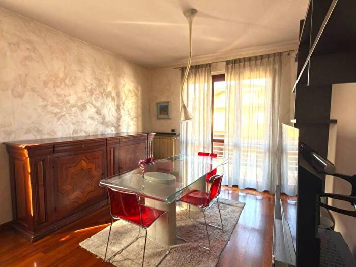 Appartamento trilocale in affitto in Via Roma, Paladina