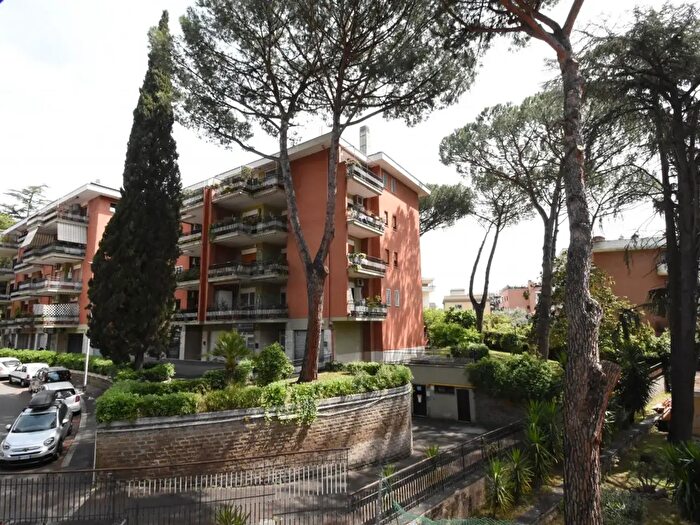 Appartamento trilocale in affitto in Via Antonio Silvani, Roma