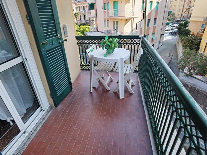 Appartamento con 5 locali in affitto in Via Novembre, Centro, Varazze