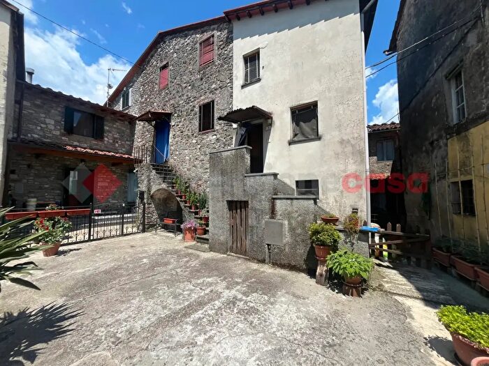 Casa trilocale in vendita in Piazza Pietro Barsanti, Borgo A Mozzano