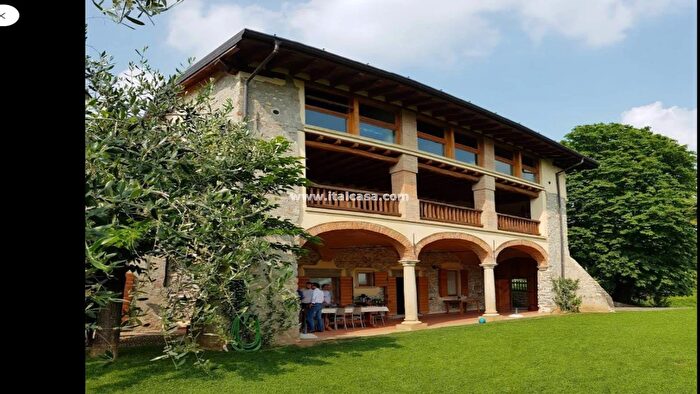 Appartamento con 5 locali in vendita in Via San Rocco, Cenate Sotto