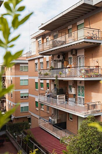 Appartamento trilocale in vendita in Via Santorre di Santarosa, Roma