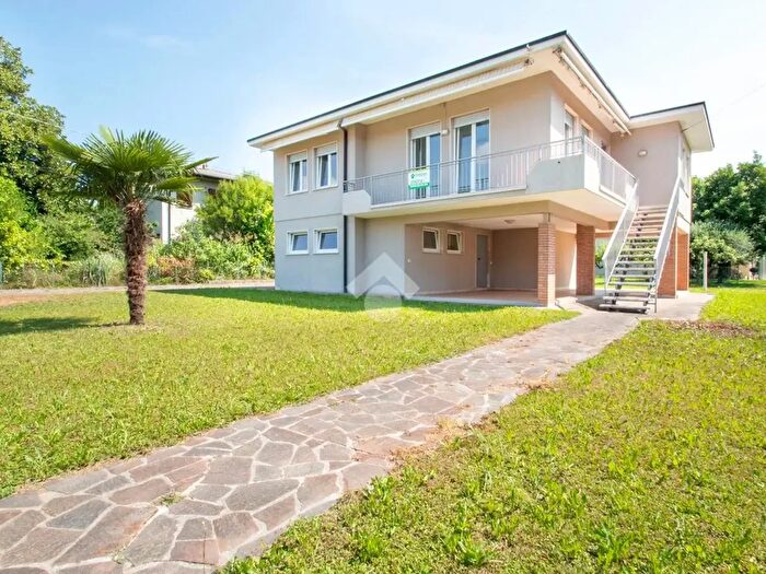 Casa quadrilocale in vendita in Via C Pisacane, Caldogno