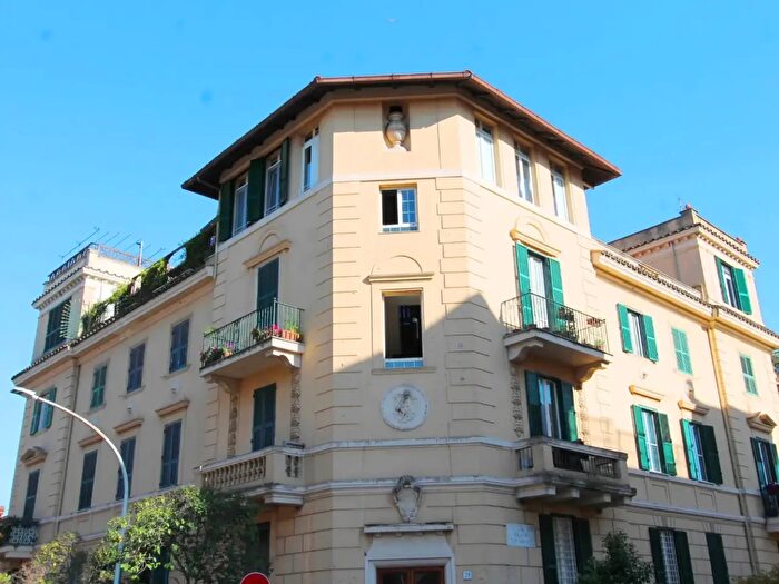 Appartamento trilocale in affitto in Via Felice Cavallotti, Roma