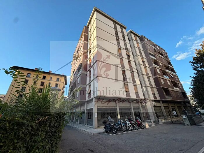 Appartamento trilocale in vendita in Via Francesco Baracca, Firenze