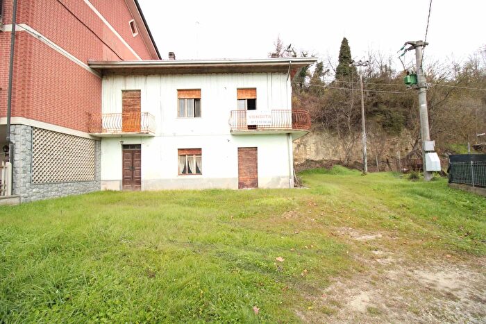 Appartamento con 5 locali in vendita in Monteu Roero