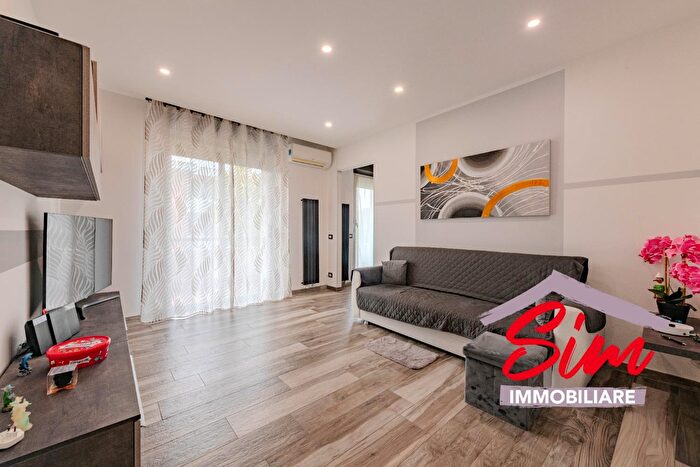 Appartamento trilocale in vendita in Via Vanvitelli, Novara