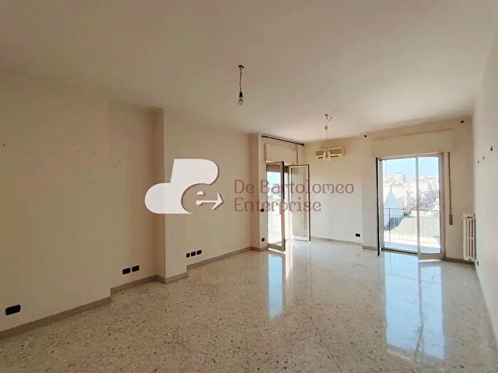 Appartamento con 5 locali in vendita in Corso Vittorio Emanele, Triggiano