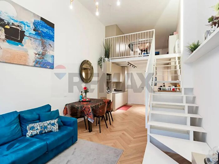 Appartamento trilocale in vendita in Via Edolo a, Milano