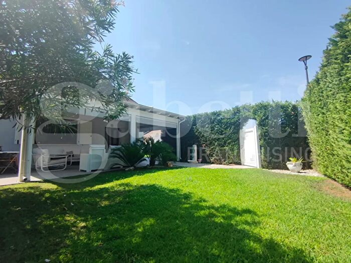 Casa con 5 locali in vendita in Rosolina