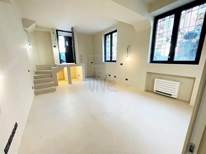 Appartamento quadrilocale in vendita in Via Jommelli, Milano