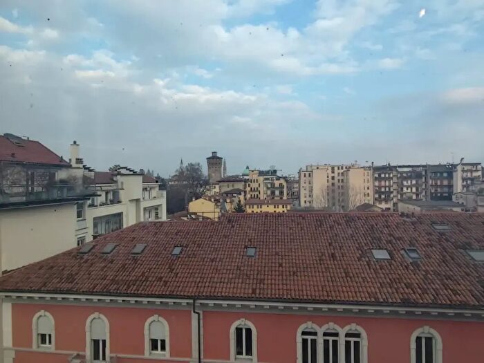 Appartamento con 6 locali in vendita in Vicenza