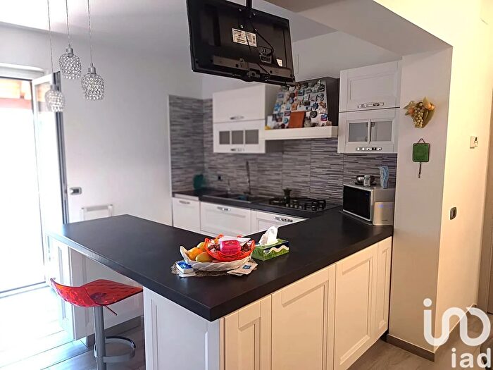 Casa quadrilocale in vendita in Viale Aufidena, Chieti