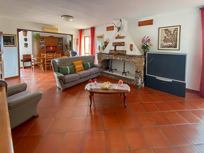 Appartamento con 6 locali in vendita in Via Sardegna, Siniscola