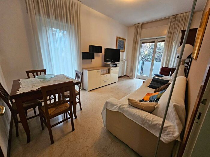 Appartamento bilocale in affitto in Via Borgo Vico, Villa Olmo, Como