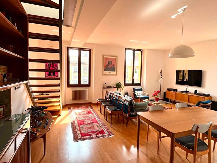 Appartamento trilocale in affitto in Alzaia Naviglio Pavese, Navigli Darsena, Milano