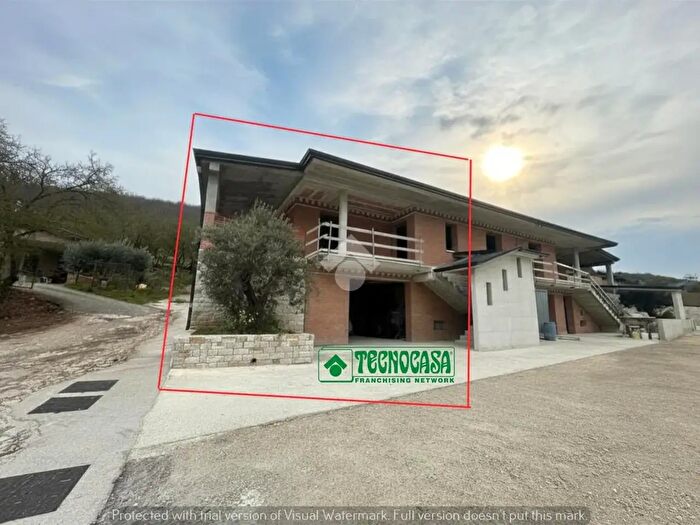 Casa quadrilocale in vendita in Via Varosano, Contrada