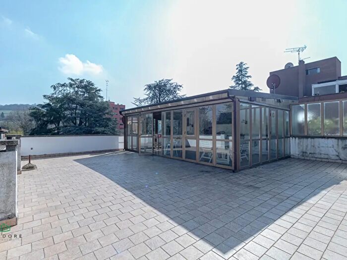 Appartamento con 6 locali in vendita in Via Toscana, Bologna