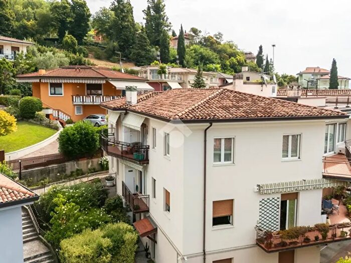 Appartamento trilocale in vendita in Via Guglielmo Oberdan, Salo'