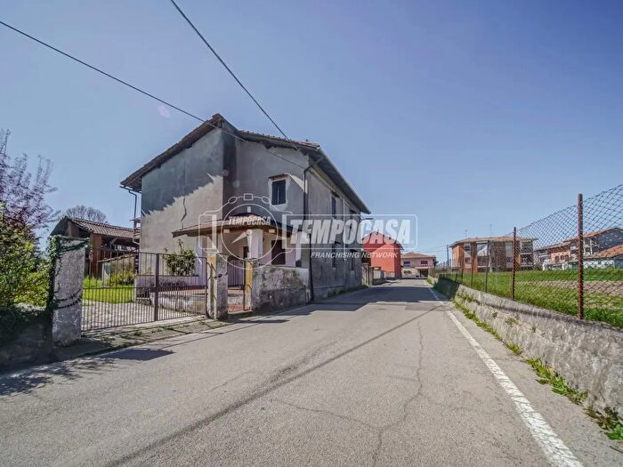Casa trilocale in vendita in Via della Pace, Divignano