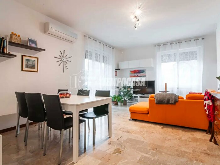 Appartamento quadrilocale in vendita in Via Francesco Crispi, Como