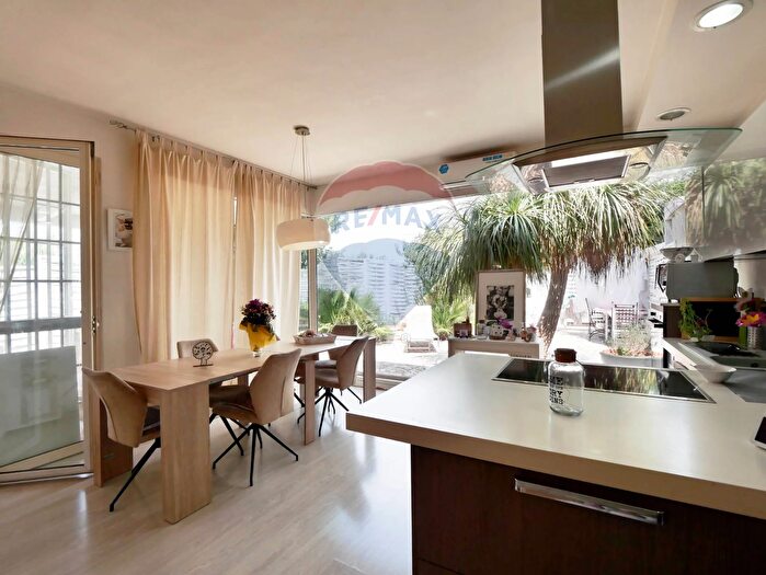 Casa con 5 locali in vendita in Via Tiziano, Valenzano