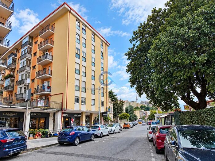 Appartamento quadrilocale in vendita in Via Padre Antonio da Olivadi, Catanzaro