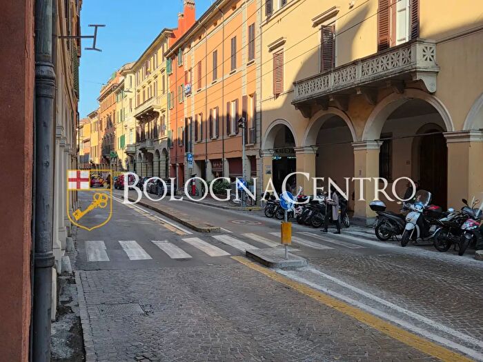 Appartamento trilocale in vendita in Via Fondazza AdZe, Bologna