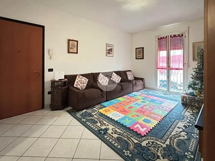 Appartamento trilocale in vendita in Via C Roda, Curtatone