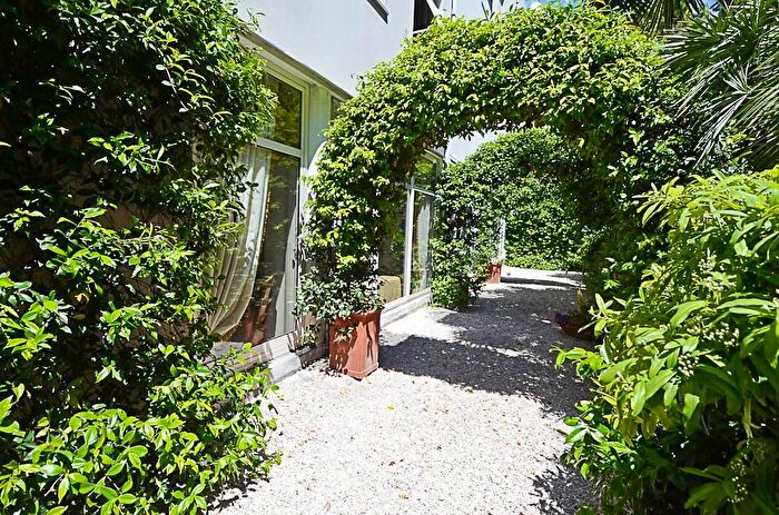 Appartamento con 11 locali in vendita in Ancona