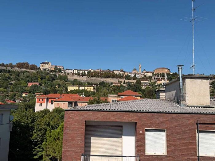 Casa trilocale in affitto in via Santa Lucia, San Paolo, Bergamo