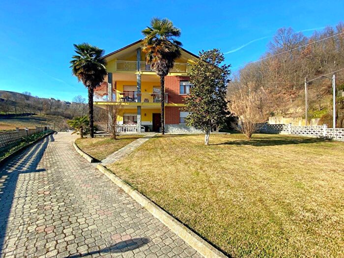 Appartamento con 8 locali in vendita in Cisterna dAsti Asti, Cisterna DAsti