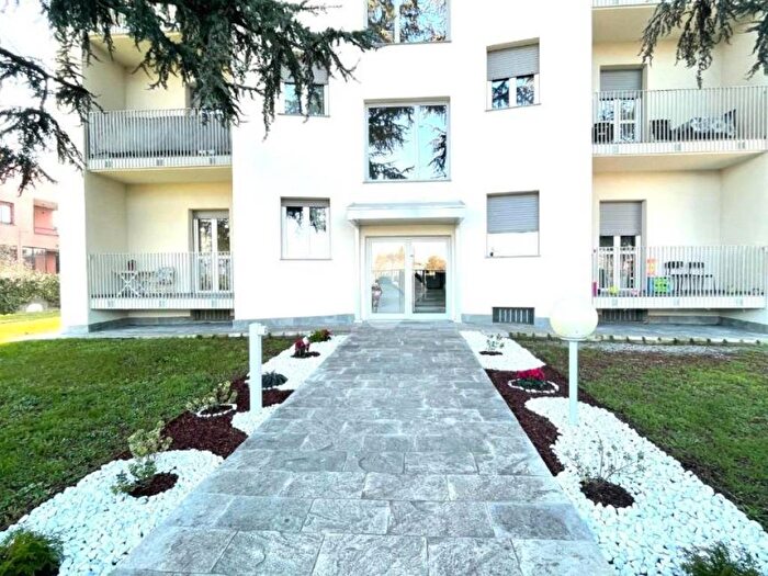 Appartamento trilocale in affitto in Via della Taccona, Taccona, Monza