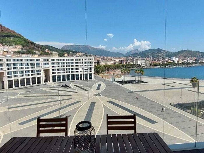 Appartamento quadrilocale in affitto in Via Alfonso Alvarez, Centro, Salerno