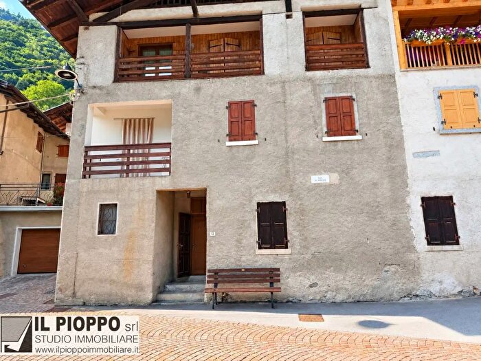 Appartamento quadrilocale in vendita in Via Scaricle, Tre Ville