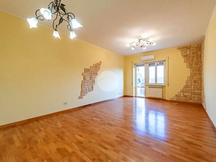 Appartamento quadrilocale in vendita in Via Pace del Mela, Roma