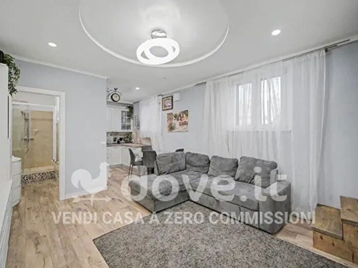 Appartamento trilocale in vendita in Strada Grotte di Pescaia, Siena