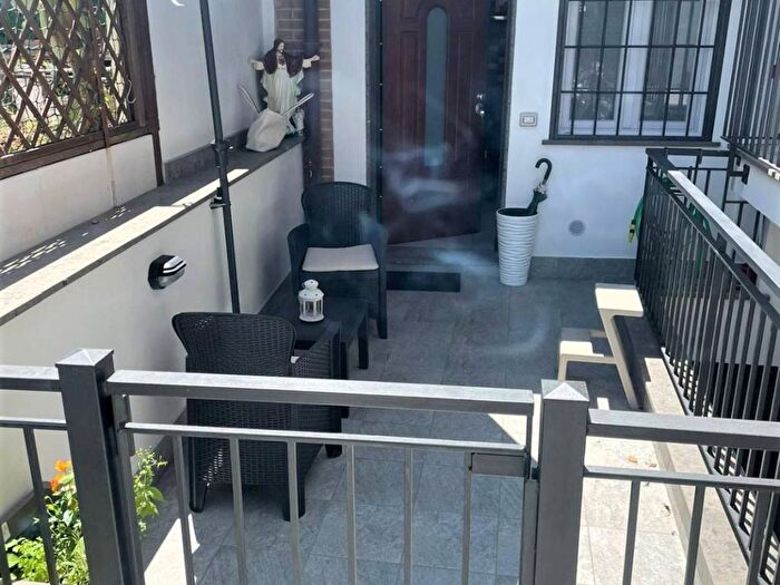 Appartamento bilocale in affitto in Via Francica, Morena, Roma