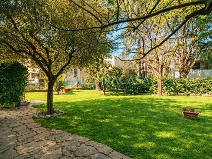 Appartamento con 5 locali in vendita in Via Francesco Zanardi Pal, Bologna