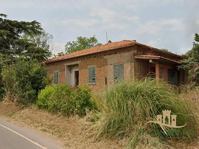 Casa quadrilocale in vendita in Castiglione Del Lago