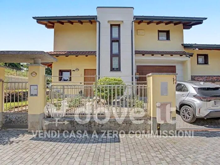 Casa quadrilocale in vendita in Strada Gaggetto, Cocquio Trevisago