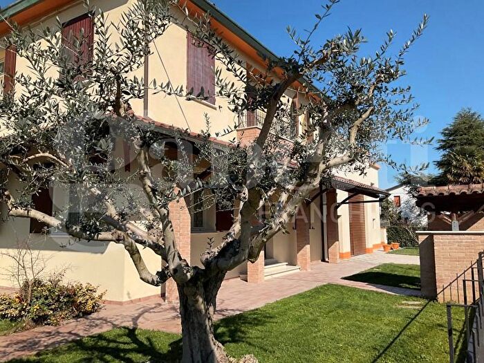 Casa quadrilocale in vendita in Via Colombaroni, Solarolo