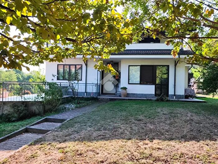Casa con 8 locali in vendita in Viale dei Tigli, Avigliana