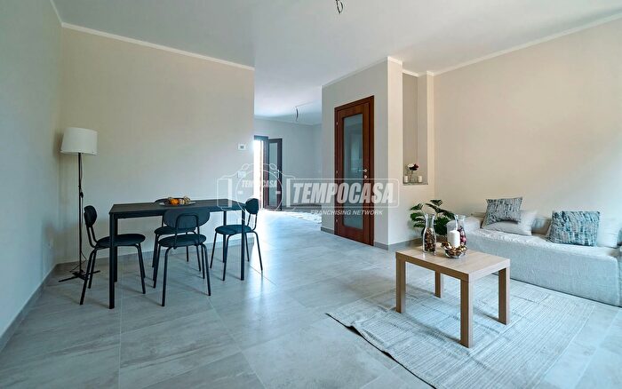 Casa trilocale in vendita in Piazza Maria Montessori, Cremona