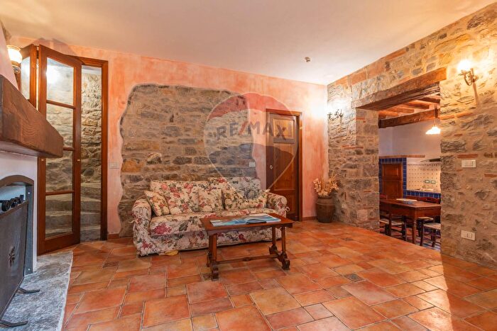 Appartamento trilocale in vendita in Semproniano