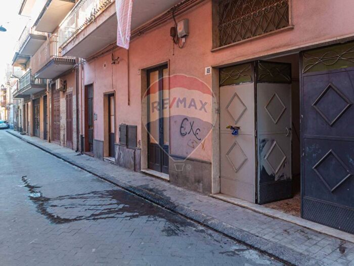 Appartamento con 6 locali in affitto in Via Fabio Filzi, Paternò