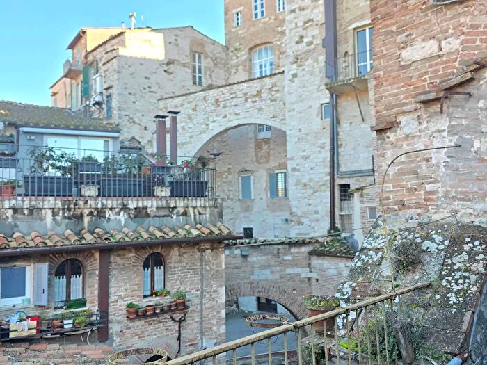 Appartamento con 7 locali in vendita in Via Maestà delle Volte, Perugia