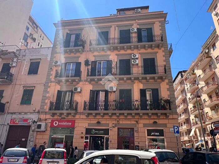 Appartamento quadrilocale in vendita in Corso C Finocchiaro Aprile, Palermo
