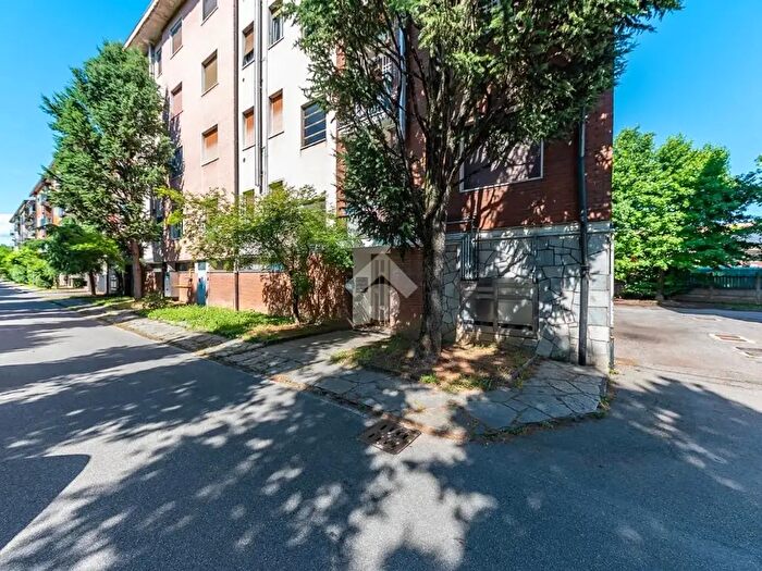 Appartamento trilocale in vendita in Via Achille Grandi, Lainate